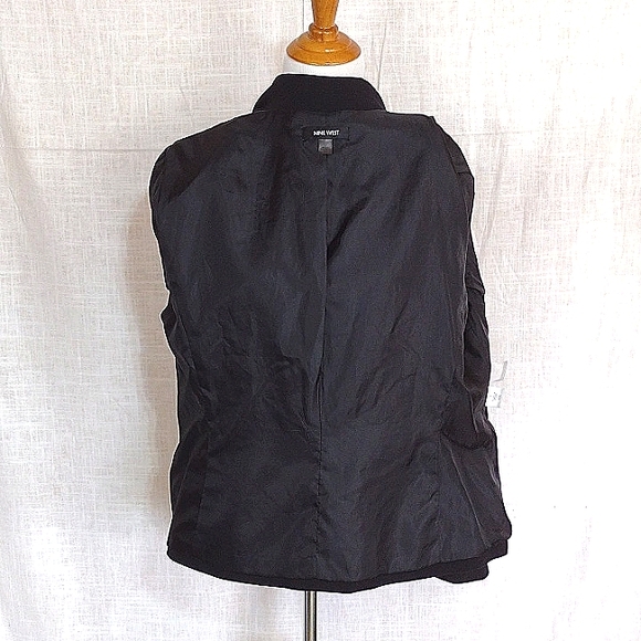 Nine West black princess-seamed blazer! - Picture 7 of 9